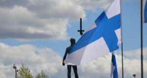 Финляндия потребует от мигрантов полной языковой интеграции