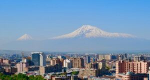 Иностранцы массово скупают квартиры в Армении