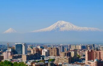 Иностранцы массово скупают квартиры в Армении