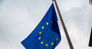 Politico: ЕС усилит давление на Грецию и Испанию из за поставок ракет Украине