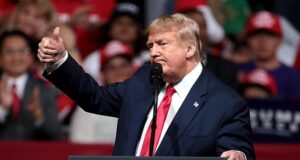 Рейтинг Трампа упал до 33%