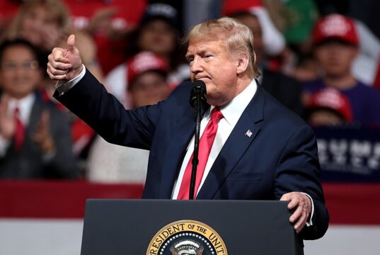 Рейтинг Трампа упал до 33%