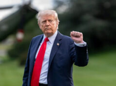 Трамп приостановил введение пошлин против Канады на три дня