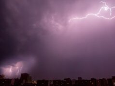 В Абхазии из-за удара молнии несколько населенных пунктов остались без света В Абхазии из за удара молнии несколько населенных пунктов остались без света