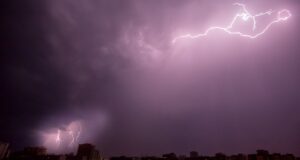 В Абхазии из за удара молнии несколько населенных пунктов остались без света
