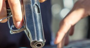 В аэропорту Антальи отставной полицейский застрелил женщину
