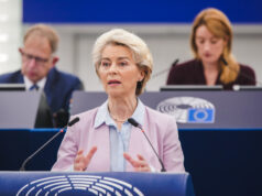 Захарова поиздевалась над фон дер Ляйен, назвав её капитаном евротитаника