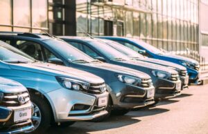 Авторынок России оживает: отечественные автомобили заняли почти две трети рынка Авторынок России оживает: отечественные автомобили заняли почти две трети рынка