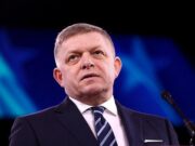 Фицо: Словакия выступает против отказа от права вето в ЕС