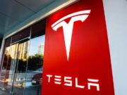 Илон Маск готовит грандиозное шоу: стало известно, когда Tesla покажет спорткар следующего поколения