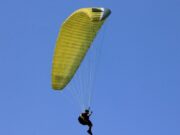 На Сахалине два человека разбились при падении параплана