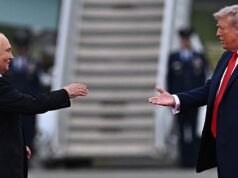 Путин и Трамп час говорили по телефону Путин и Трамп час говорили по телефону