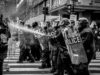 В британском порту протестующих против мигрантов пришлось разгонять перцовым газом В британском порту протестующих против мигрантов пришлось разгонять перцовым газом