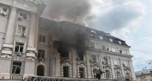 Здание СБУ в центре Киева горит: нанесен удар по украинским террористам  